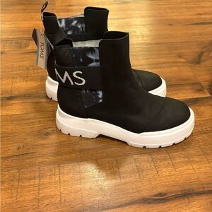 TOMS Women Alpargata Combat Boots Size 8.5 Black White Lug Sole NWT